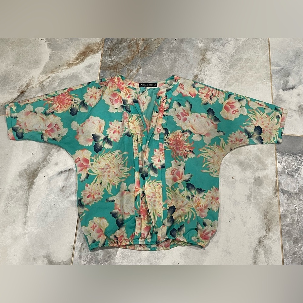 Avenue Green Boxy Short Sleeve Blouse